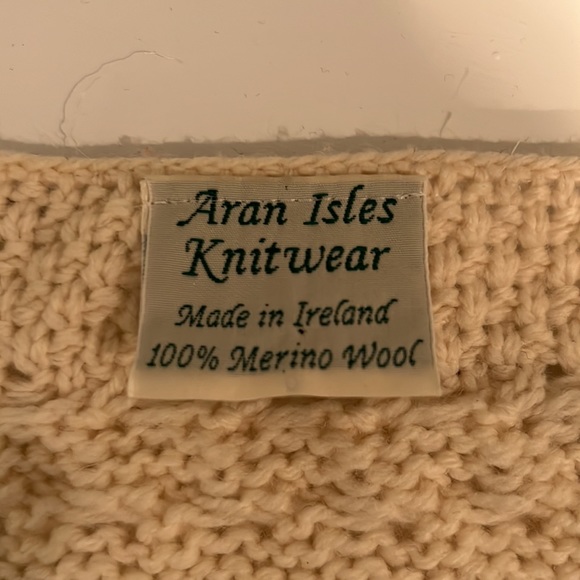 Aran Isles Cableknit 100% Wool Cardigan with beautiful buttons - Picture 4 of 7